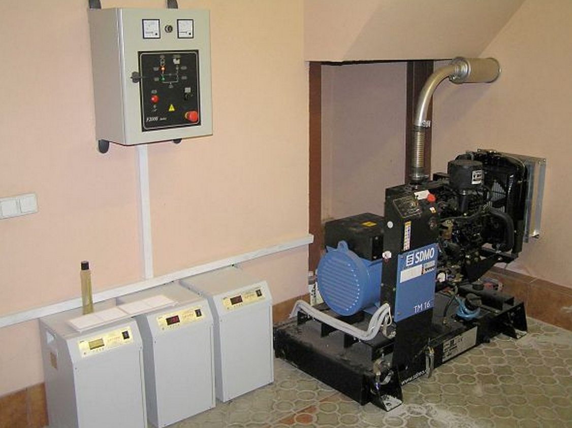 Фото: Установка генератора в шумоизолированном помещении