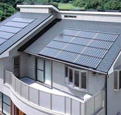 солнечные батареи на крыше коттеджа