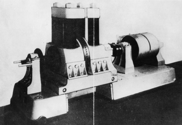 Первый в мире электрогенератор для электрической сварки, построенный по проекту Славянова Н. Г. в 1888 году