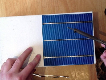 Материалы для изготовления солнечной батареи можно купить в специализированном магазине или заказать в интернете 
